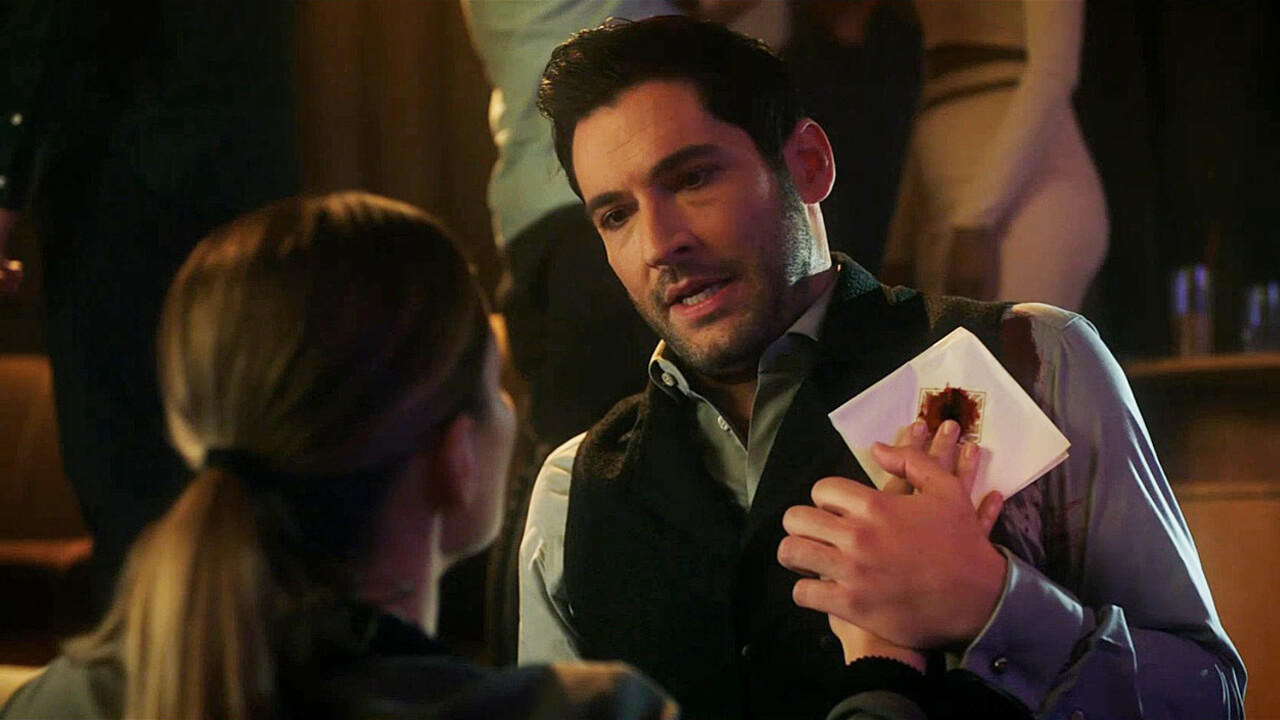 S3ep17 Chloe Tends To Lucifers Wound