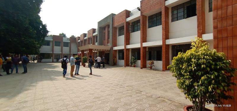 Iswar Saran Degree College, Prayagraj Image