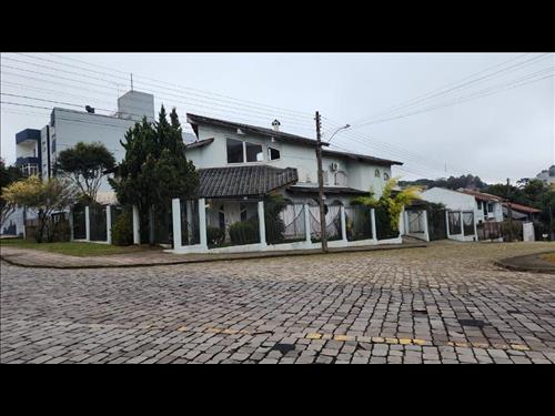 Terreno com Prédio Residencial em Caxias do Sul