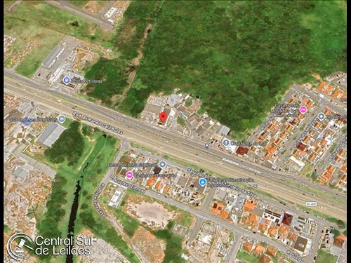 Terreno de posse com área de 342,00m², com área construída de aprox. 612,50m², Vargem Grande, em Fl...