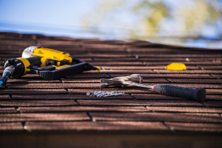 How to Know You're Choosing a Good Roofer - Wynantskill, New York Roofing ...