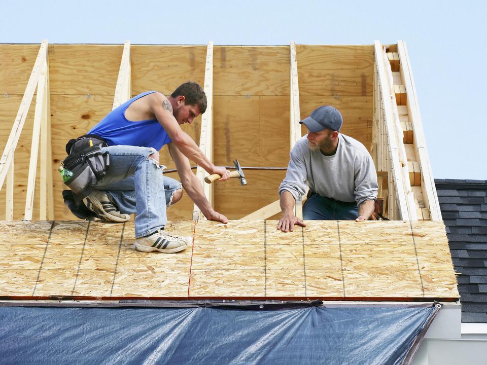Why You Should Hire a Roofing Contractor Instead of Doing it ...