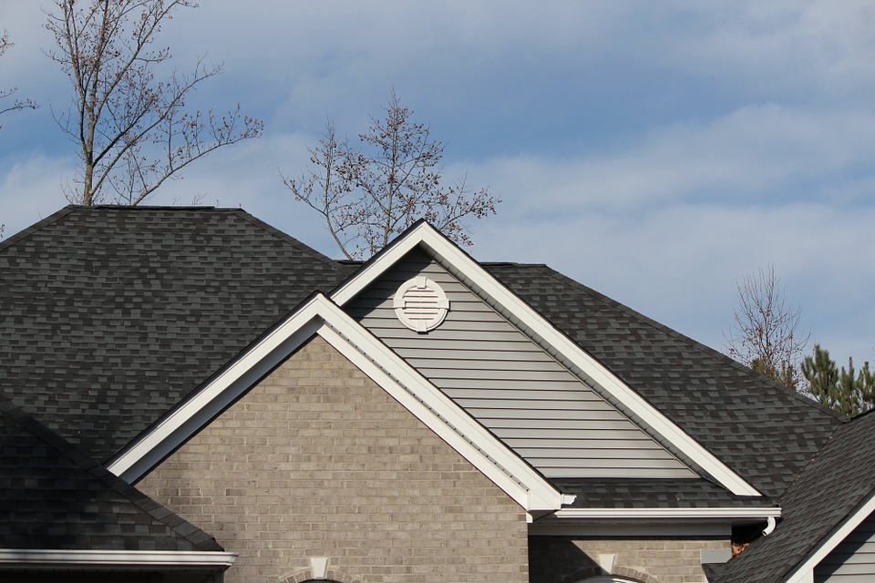 5 Benefits of Hiring a Local Roofing Contractor