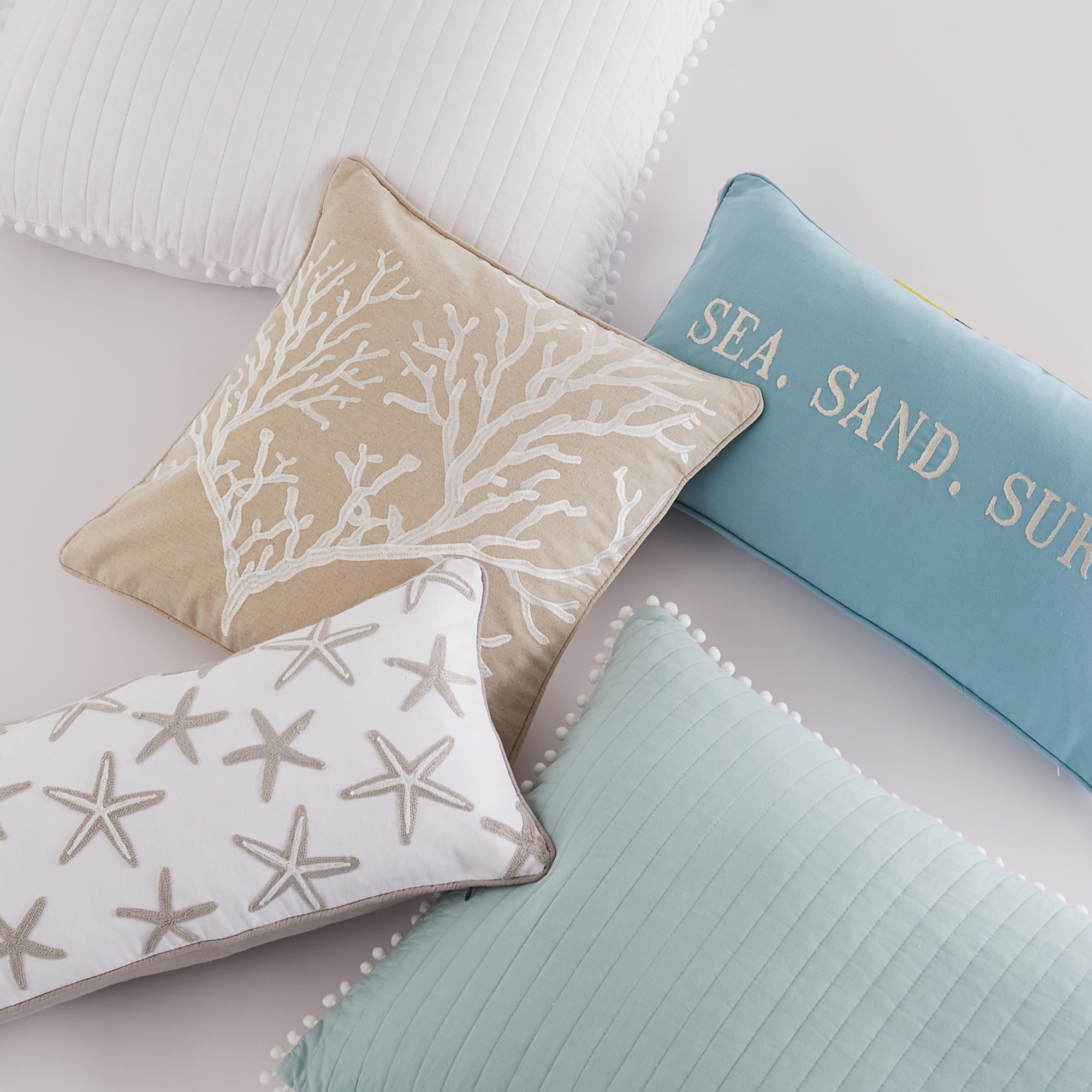 Pom Pom White King Sham - Levtex Home - Bild 4 von 5