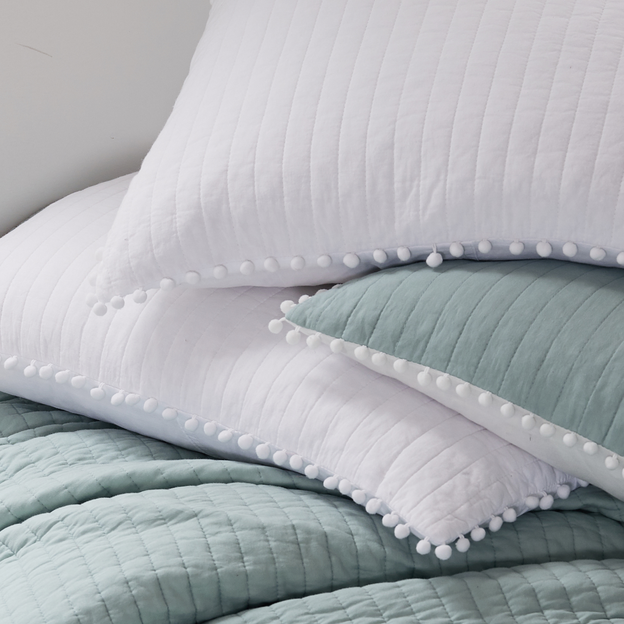 Pom Pom White King Sham - Levtex Home - Bild 3 von 5